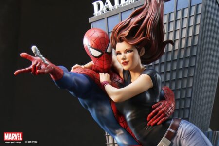 MARY JANE E SPIDER-MAN - Statua in Porcellana Scala 1:4 Altezza 60 cm MARVEL PREMIUM COLLECTIBLES