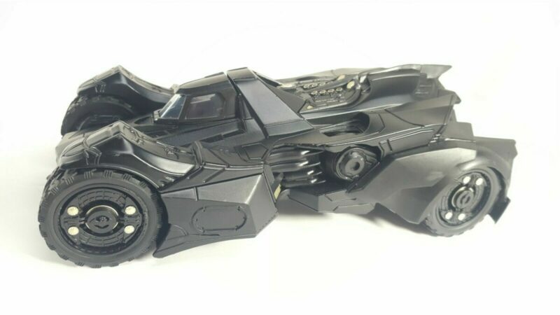 ARKHAM KNIGHT VIDEOGAME BATMOBILE 1:24