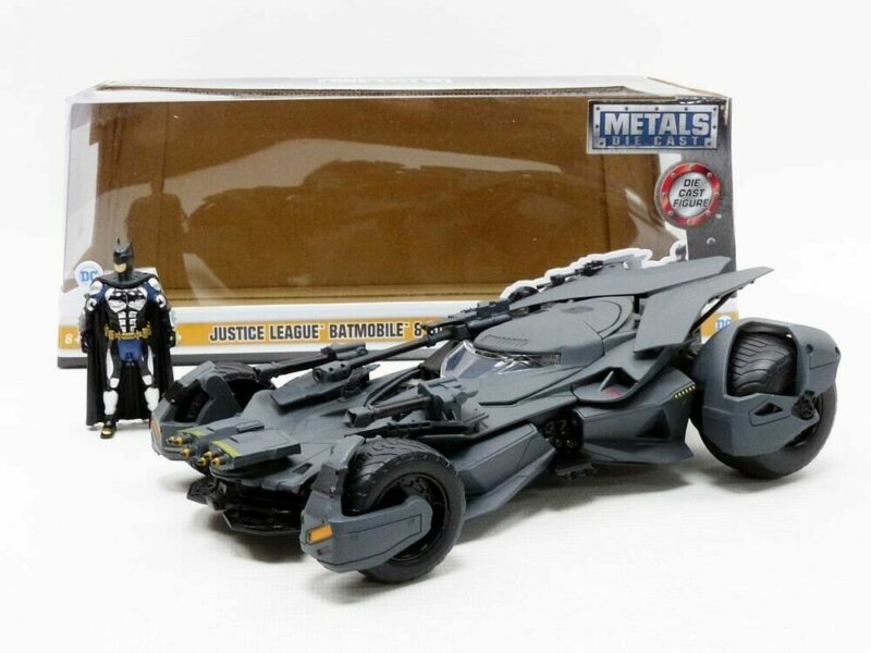 JUSTICE LEAGUE MOVIE BATMOBILE 1:24