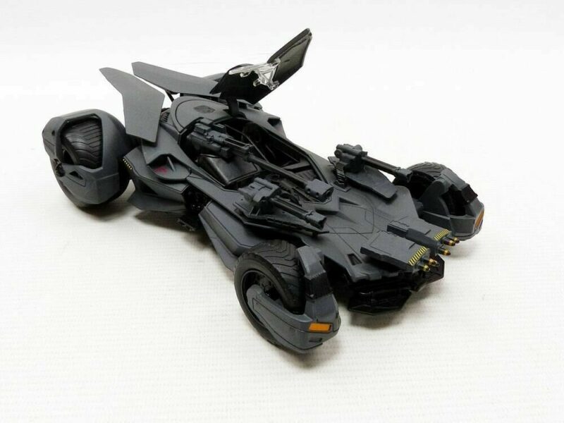 JUSTICE LEAGUE MOVIE BATMOBILE 1:24 - immagine 2