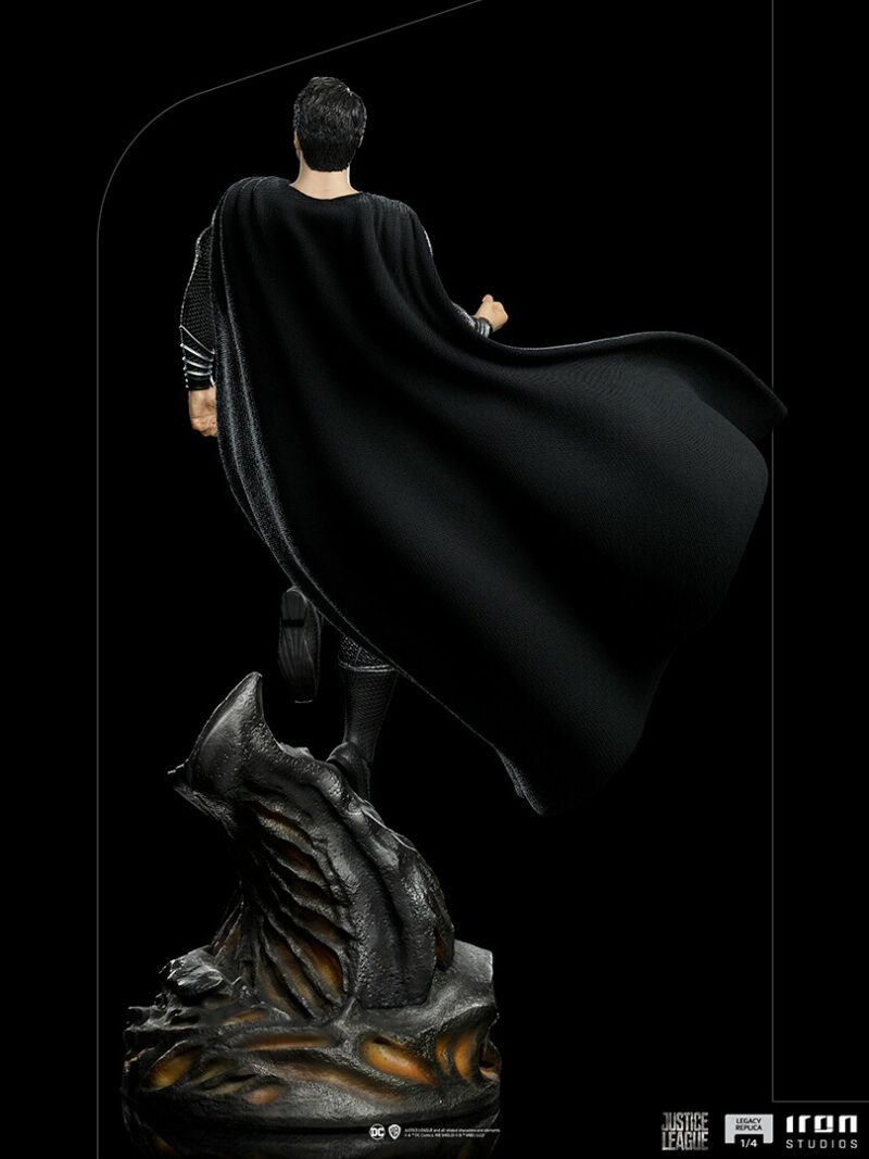 DC Comics: Zack Snyder's Justice League - Superman Black Suit 1/4 Scale Statue 69 cm - immagine 3
