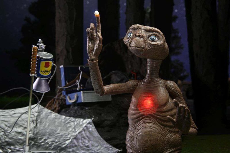 E.T. 40TH ANNIVERSARY DELUXE LED CHEST ULTIMATE ACTION FIGURE 11 CM - immagine 2