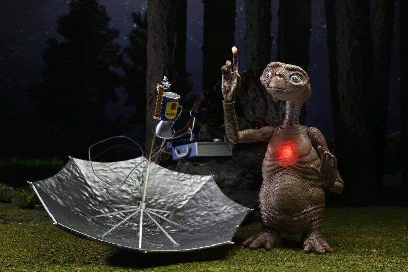 E.T. 40TH ANNIVERSARY DELUXE LED CHEST ULTIMATE ACTION FIGURE 11 CM - immagine 3