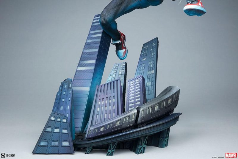 Marvel Premium Format Statue Miles Morales 60 cm - immagine 5