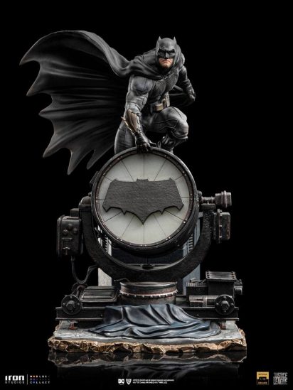 Zack Snyder's Justice League Deluxe Art Scale Statue 1/10 Batman on Batsignal 28 cm