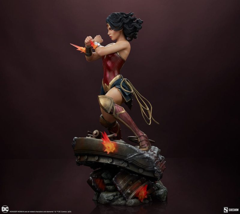 DC Comics Premium Format Statue Wonder Woman: Saving the Day 50 cm - immagine 2