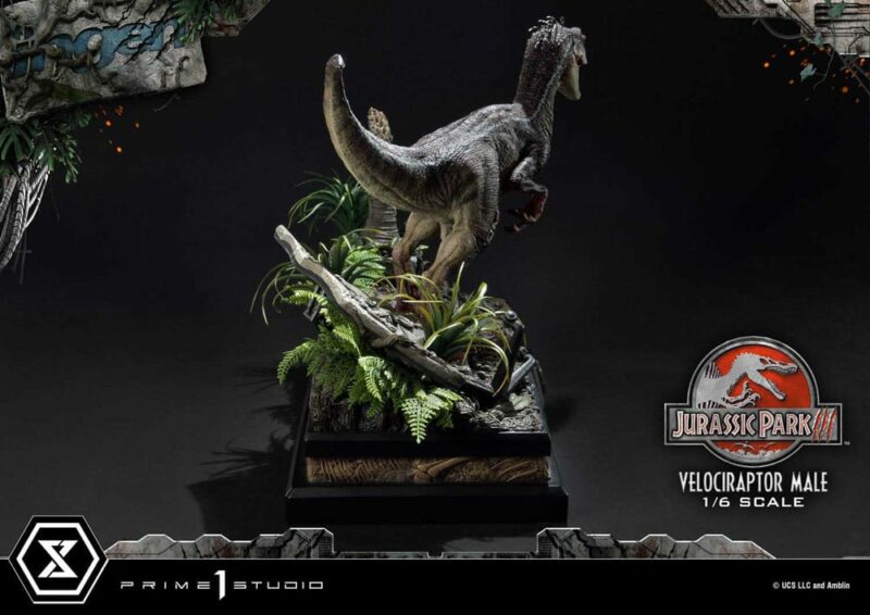 Jurassic Park III Legacy Museum Collection Statue 1/6 Velociraptor Male 40 cm - immagine 3