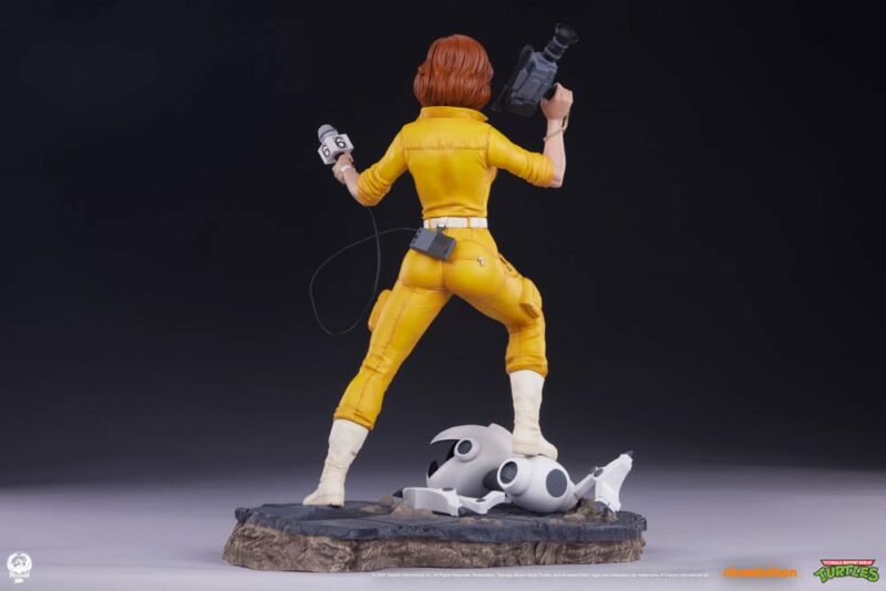 Teenage Mutant Ninja Turtles Premier Series Statue 1/4 April O'Neil 46 cm - immagine 3