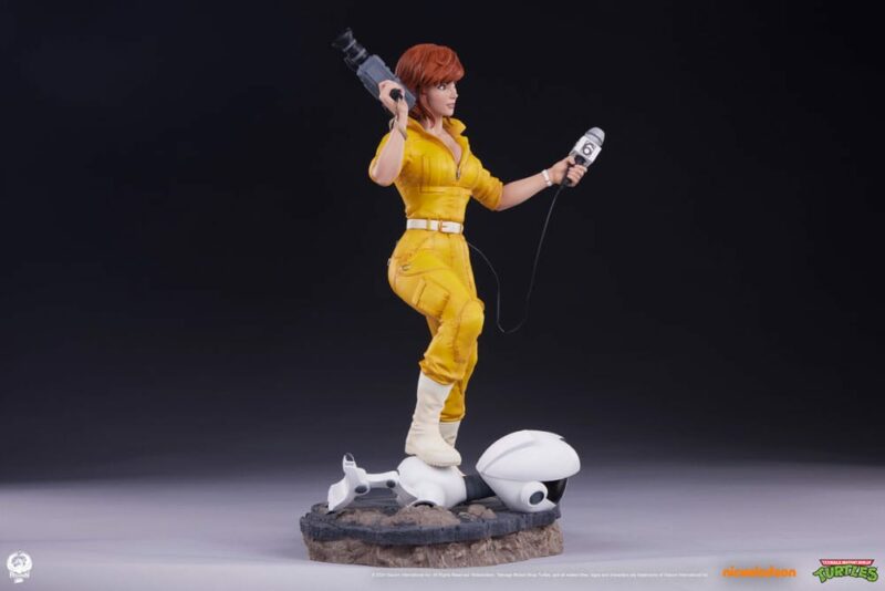 Teenage Mutant Ninja Turtles Premier Series Statue 1/4 April O'Neil 46 cm - immagine 4