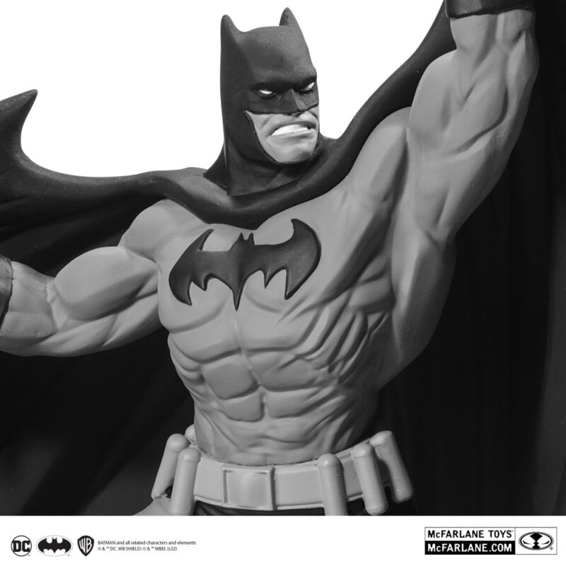 Batman Black & White Statue Batman by Denys Cowan 25 cm - immagine 2