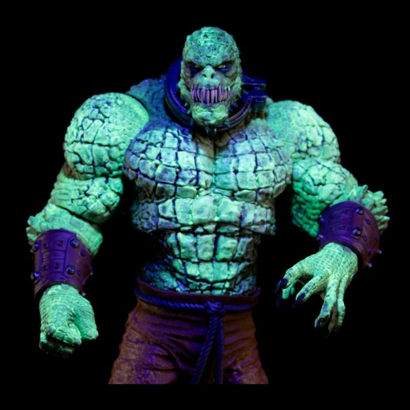 DC Multiverse Megafig Action Figure Killer Croc (GITD) (Gold Label) 30 cm - immagine 5