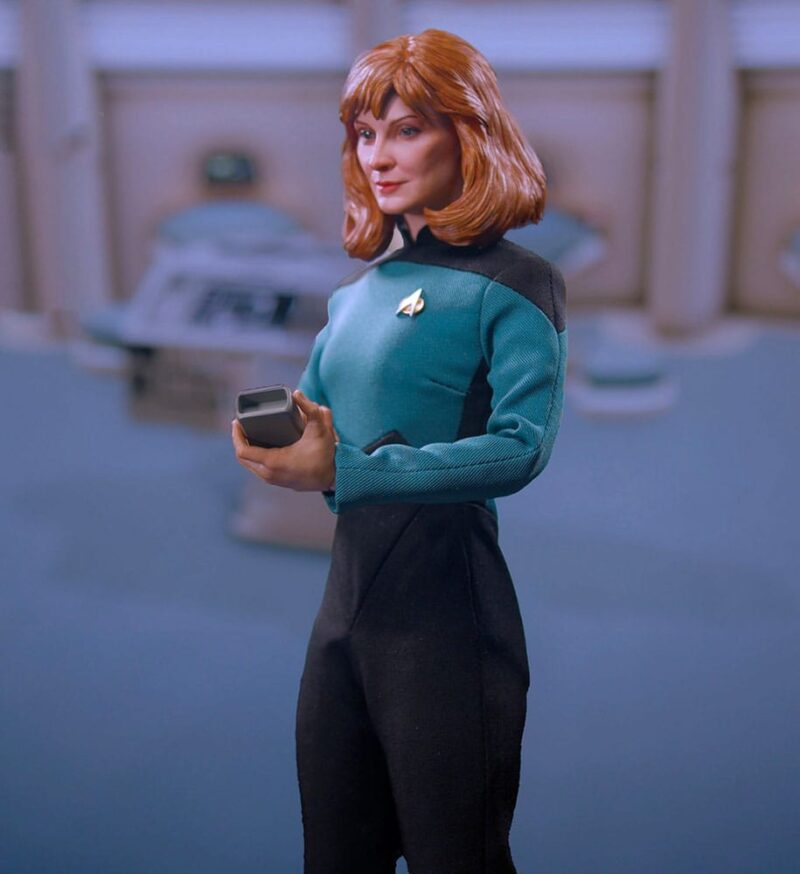 Star Trek: The Next Generation Action Figure 1/6 Dr. Beverly Crusher (Essential Edition) 27 cm - immagine 2