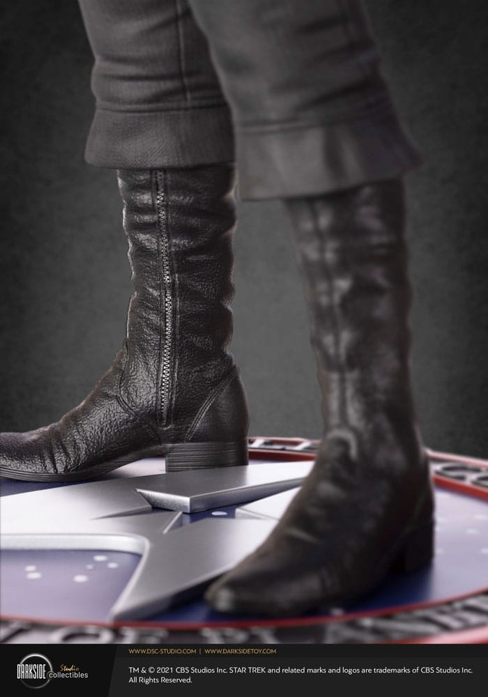 Star Trek Musuem Statue 1/3 Captain James T Kirk 64 cm - immagine 6